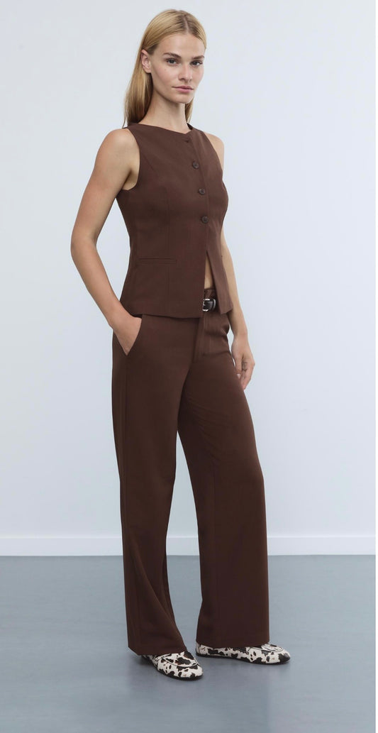 BROWN STRAING TROUSERS