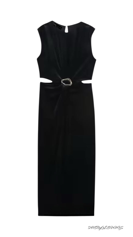 BLACK VELVET DRESS WITH BROOCH